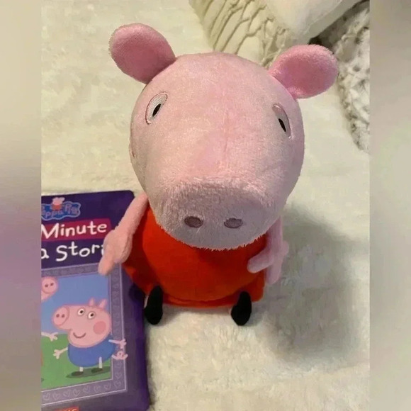 Peppa pig and book - Picture 1 of 8